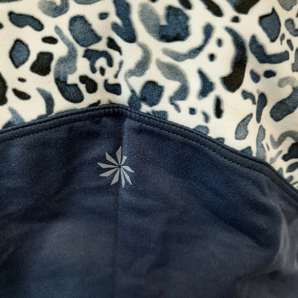Athleta Mixed Inversion Tank Navy & White Cheeta Print Yoga Size Medium Women's - Picture 5 of 8